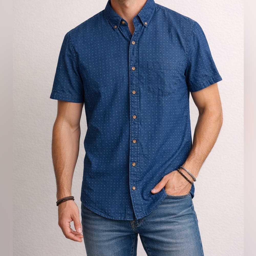 Men’s American Eagle Outfitters Premium Indigo Button Down Collared Shirt. Sz M